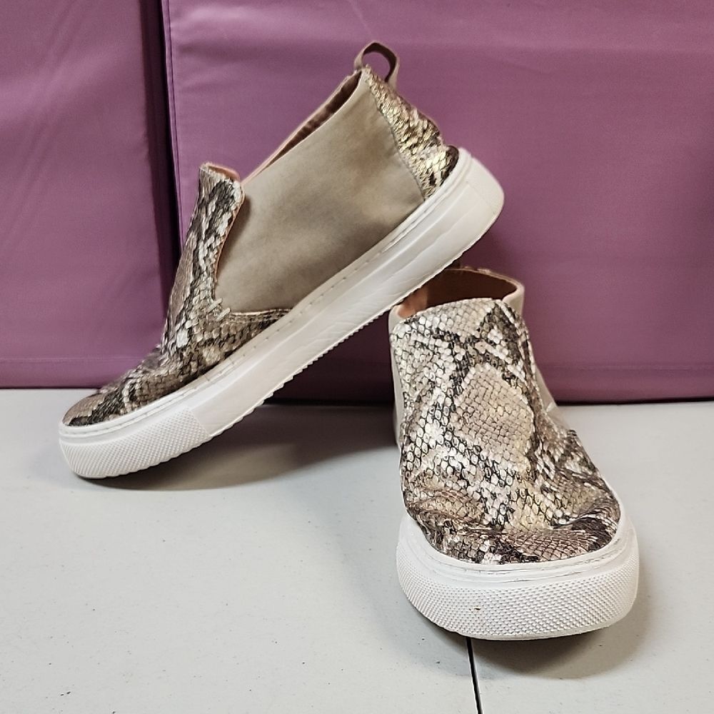 Hey Dude Women's 6 PeytonβSnake Brown Shoe